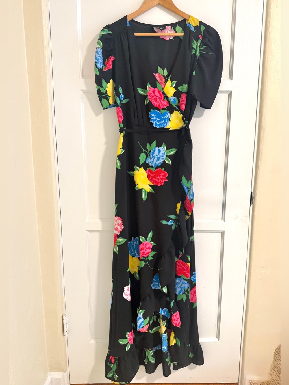 Sugarlips Black Crepe Floral Wrap Maxi Dress with Puff Sleeves size Large